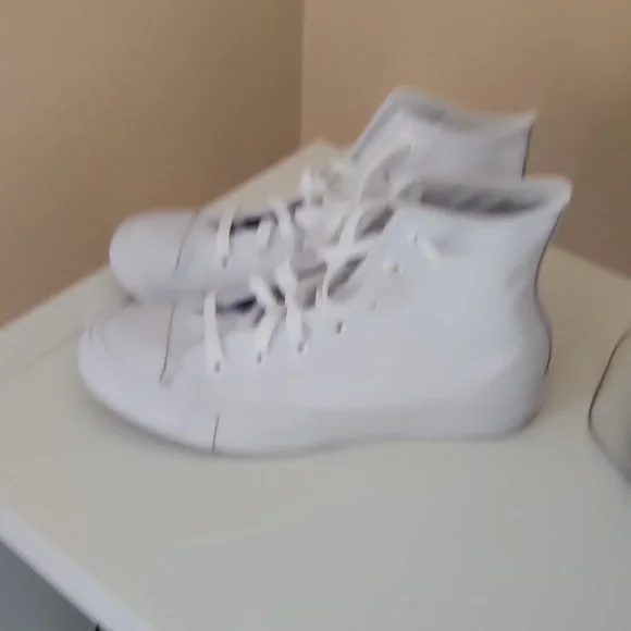 Converse - Picture 3 of 4